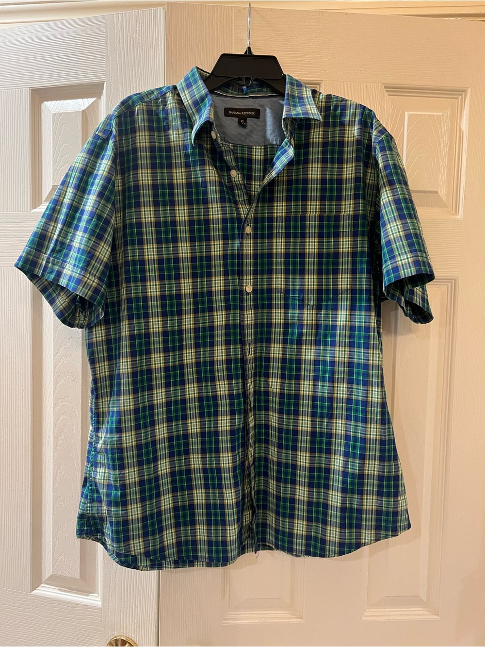 Banana Republic Men’s Blue & Green Plaid Short-Sleeve Button-Down Shirt